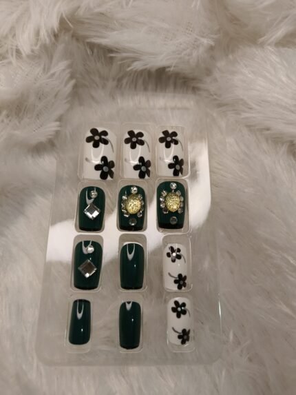 Embellished Nails | 04