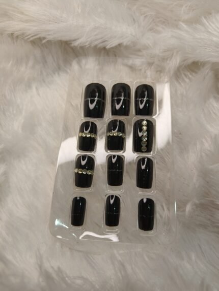 Embellished Nails | 08
